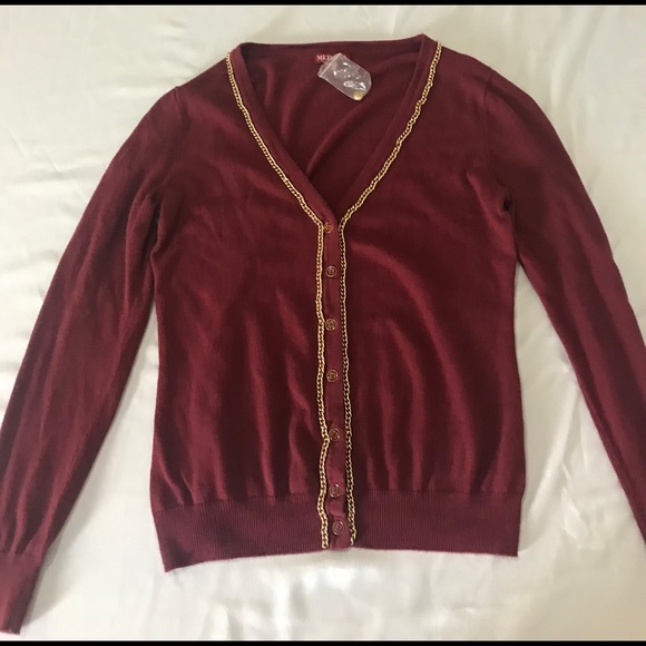 Maroon cardigan with gold chain trim - Picture 2 of 4